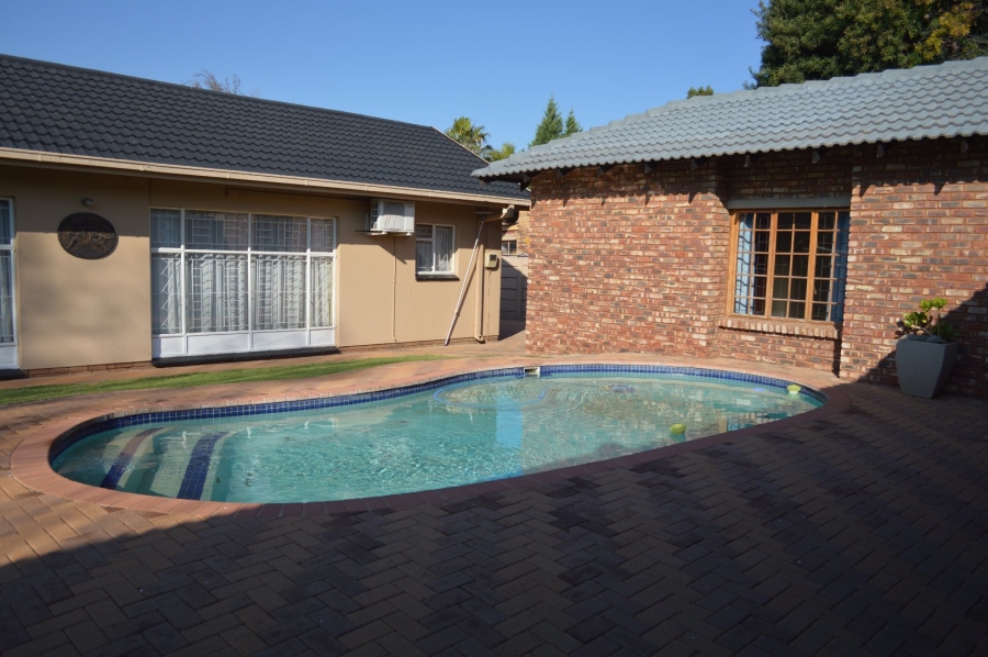 6 Bedroom Property for Sale in Flamwood North West